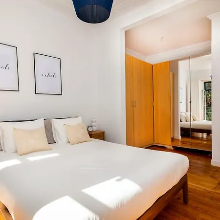 Whome | Mouraria Deluxe